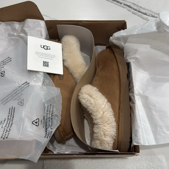 UGG Kids Moraene Slipper in Chestnut Size 4